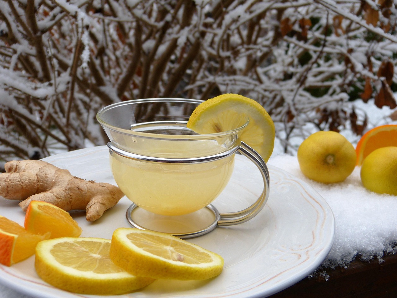 ginger, hot lemon, tea, lemon, snow, juice, cold, defense, health, nature, immune system, vitamins, healthy, flu, winter, prevent
